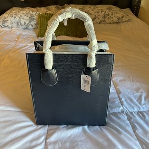 Coach Cashin tote in pebbled glove tanned leather in Navy blue NWT